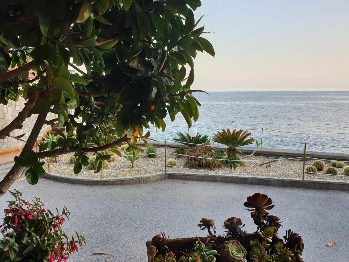 A Un Passo Dal Mare Balzi Rossi Apartment Ventimiglia Bagian luar foto